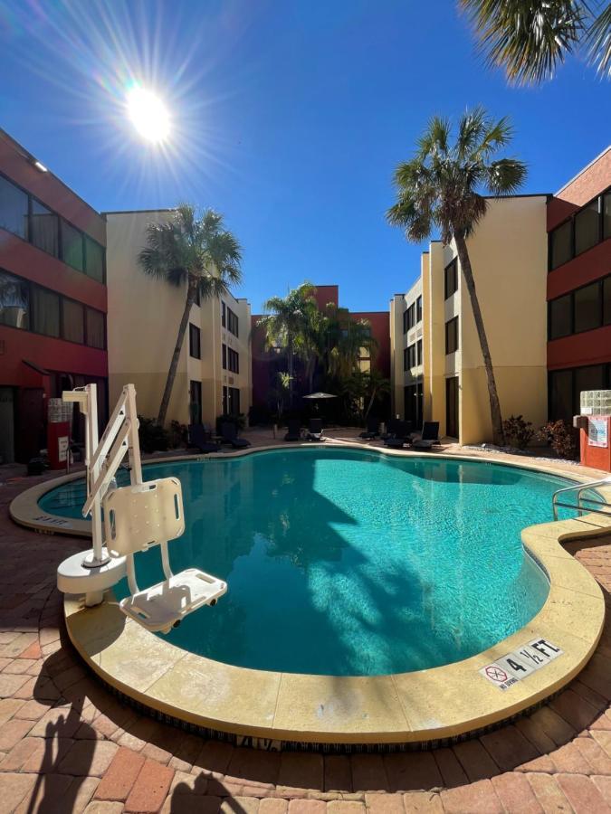 Tropical Palms Hotel Клируотер Экстерьер фото